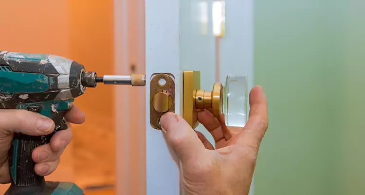 Broken Door Knob Fix in Westchester, FL